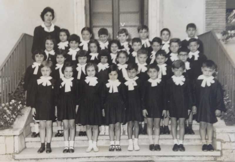 Chiusura dell'anno scolastico - la II° classe elementare - Istituto di S. Giuseppe al IV° Miglio, Roma, giugno 1961